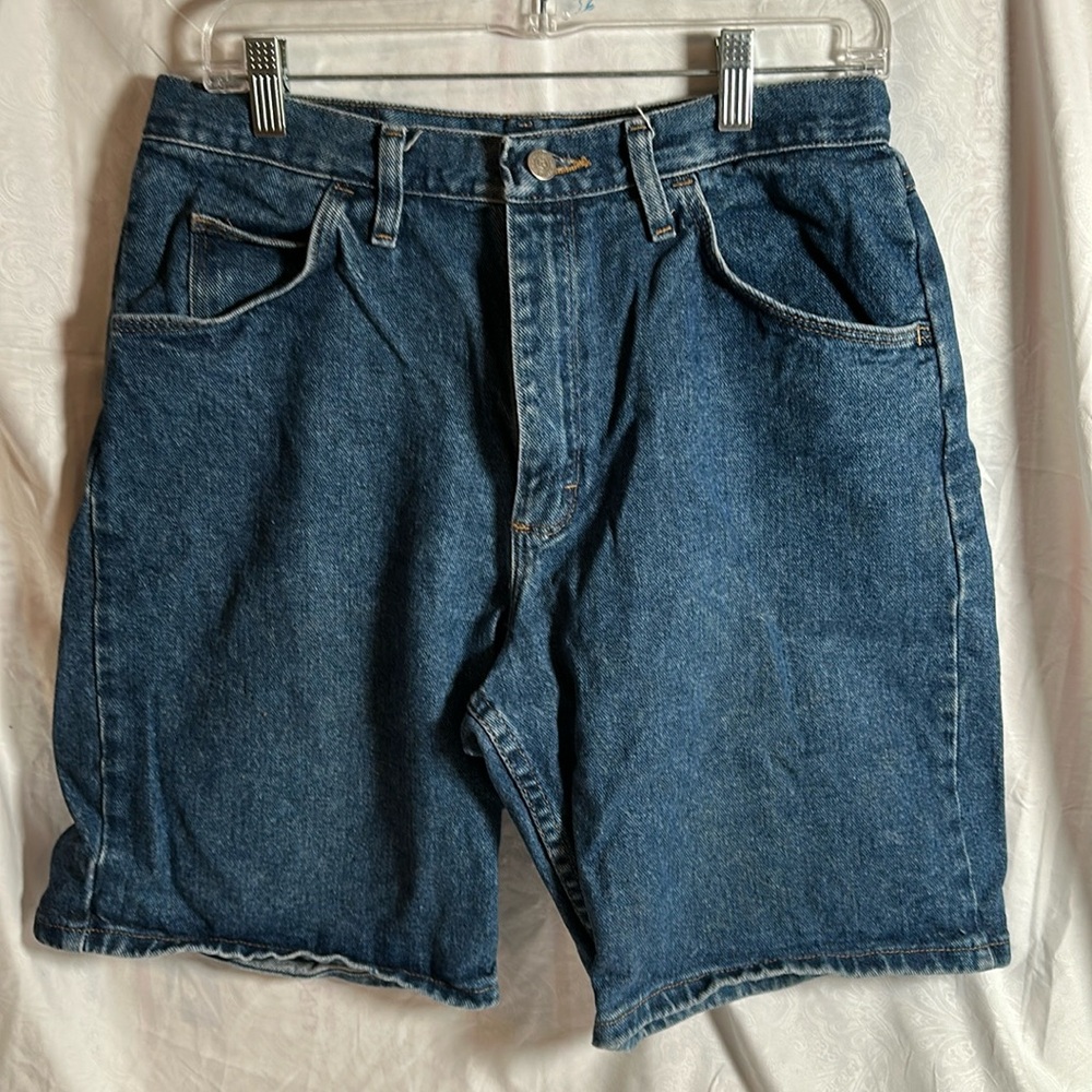Wrangler relax fit men’s jean shorts size 32